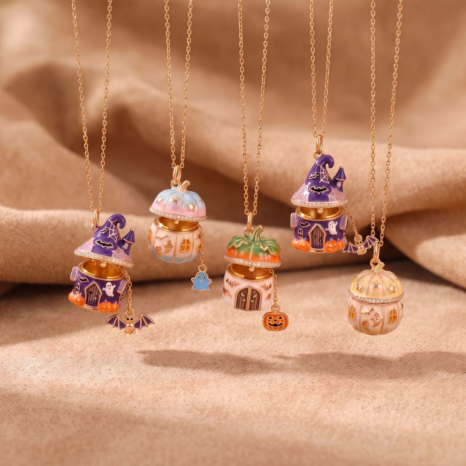 Vintage Fashion Houses - Collana con ciondolo a forma di