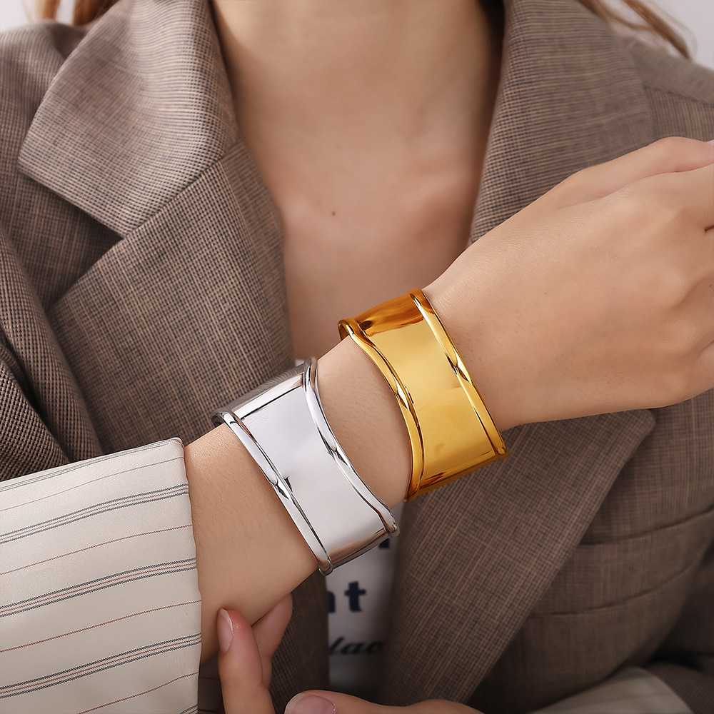 Bracciale largo da donna in ac - Vintage Fashion Old Money recensione e prezzo