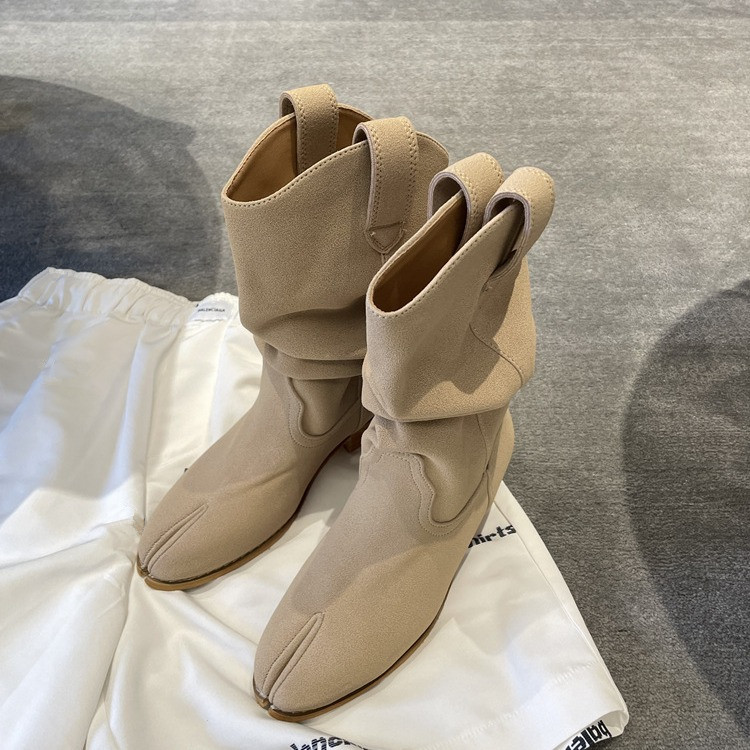 Stivali vintage alla moda con  - Vintage And Modern Fashion recensione e prezzo